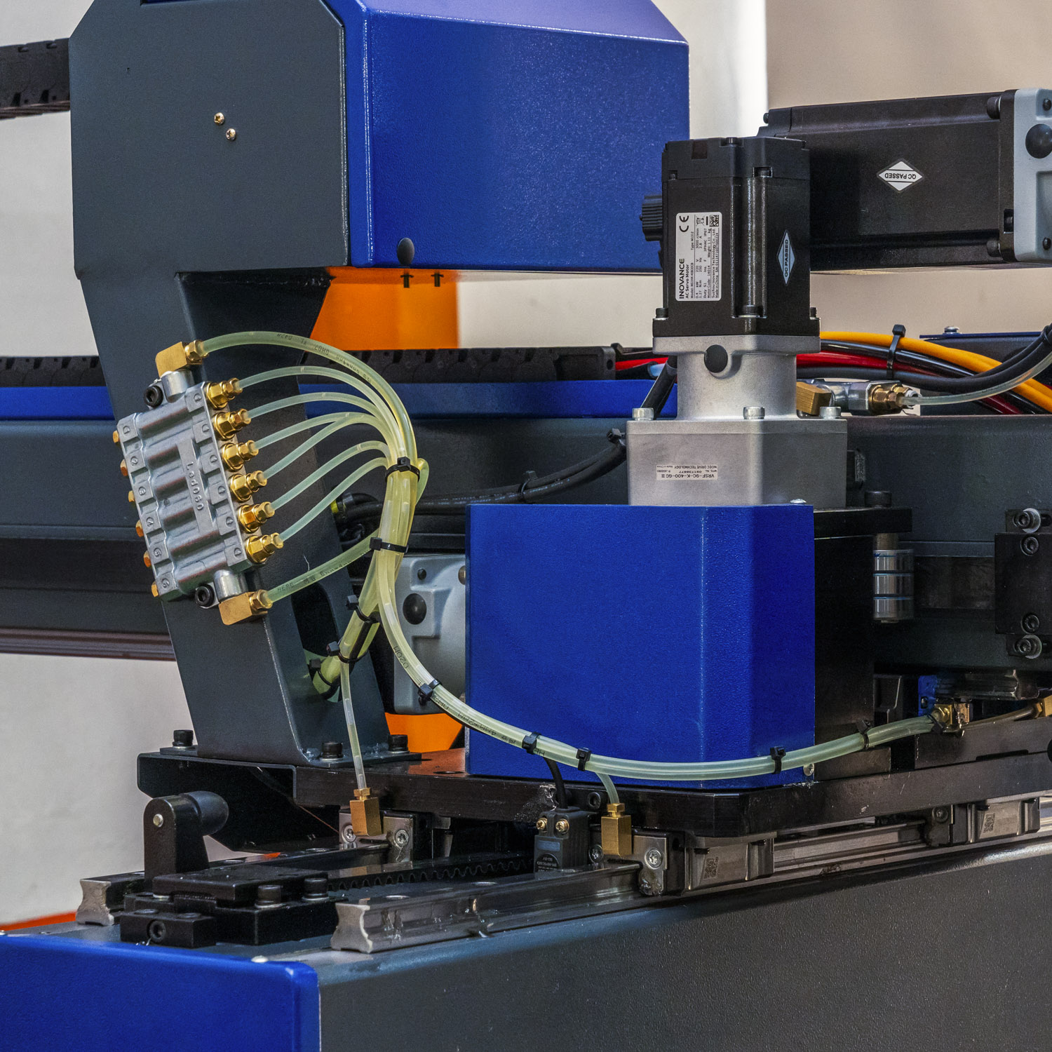 Blue Kefan robot drive and pneumatic engineering details